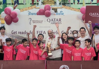 กาตาร์ แอร์เวย์ส ส่งความสุขผ่านลูกฟุตบอลให้ชุมชนคลองเตย เนื่องในโอกาสการแข่งขัน ฟีฟ่า เวิลด์คัพ กาตาร์ 2022™