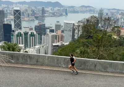 ‘Runcation’ เทรนด์ ‘เที่ยวไปวิ่งไป’ ปี 2026 ปักหมุดซิตี้รัน “ฮ่องกง” ชมวิวหลักล้านด้วยสองขา แชร์พิกัดเส้นทางวิ่งขึ้น The Peak วิ่งสั้นๆ แต่วิวสุดอลังการ โดย Running Insider