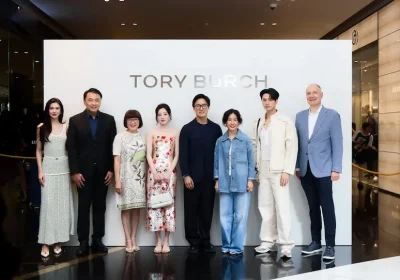 Tory Burch เปิดตัวแฟลกชิปสโตร์แห่งใหม่ ณ ICONSIAM เผยโฉมคอนเซ็ปต์ Rodeo แห่งแรกในเอเชียตะวันออกเฉียงใต้ ก้าวเข้าสู่บทใหม่ของแบรนด์ในประเทศไทย พร้อมเฉลิมฉลองด้วยปาร์ตี้สุดเอ็กซ์คลูซีฟ “Splash Club” ถ่ายทอดความสนุกและสีสันแห่งซัมเมอร์